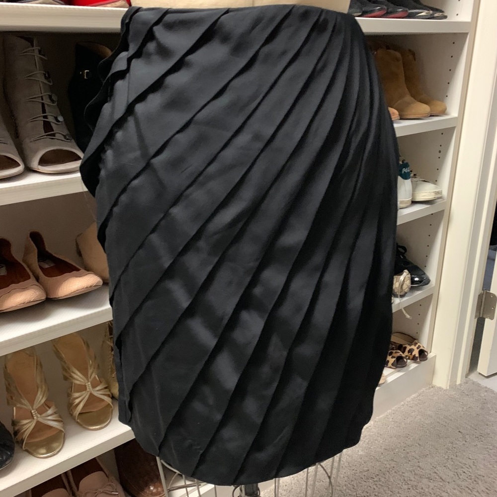 Black stain pencil skirt